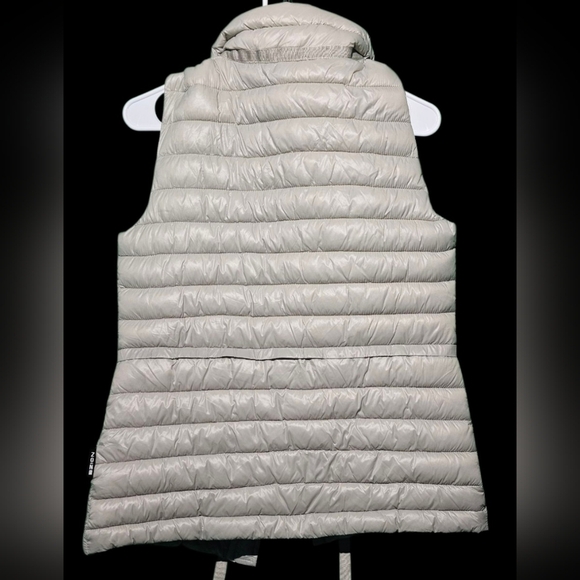 Noize Light Gray Quilted Vest Size XS 18 PTP EUC - Picture 3 of 6